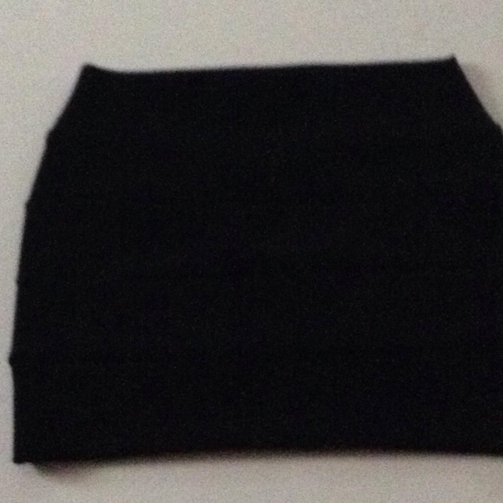 Black skirt - Picture 2 of 4